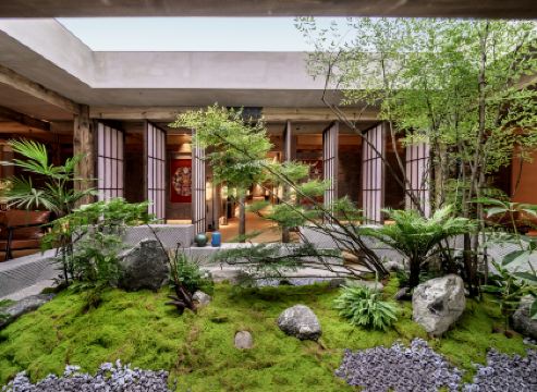 under the banyan tree•a hotel