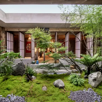 under the banyan tree•a hotel