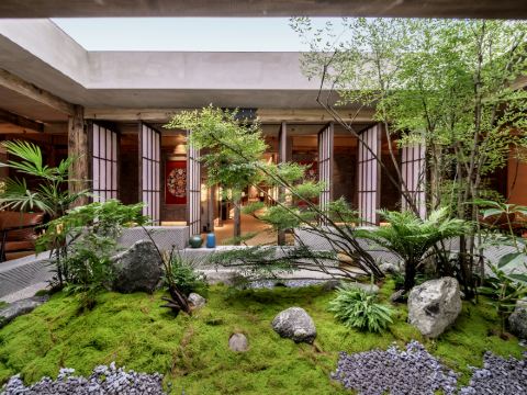 under the banyan tree•a hotel