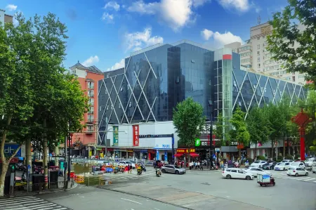 Homeinn · neo (Xi'an Aerospace City Subway Station) Отели рядом с достопримечательностью «Sakura Square»