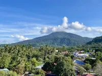 Hillview Cube w/Rooftop Pool Hotel berhampiran Kilim Geoforest Park