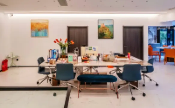 雲上蹲草叢電競景觀民宿（青悦城店）