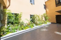 Homeinn Plus Hotel ( Chengdu Wenshu Monastery Chenghuang Temple Metro Station Store) Отели рядом с достопримечательностью «Бахин живет в доме»