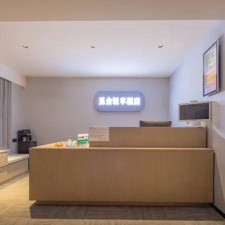 Mishe Light Enjoy Hotel (Yichang Zhongnan Xingfa Square Three Gorges Vocational College)