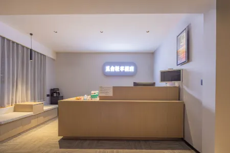 Mishe Light Enjoy Hotel (Yichang Zhongnan Xingfa Square Three Gorges Vocational College) Отели рядом с достопримечательностью «University of Three Gorges - Faculty of Science»