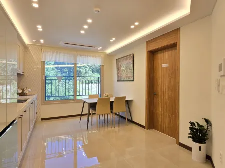 Incheon Airport Guesthouse L Отели рядом с достопримечательностью «Sindo Island»