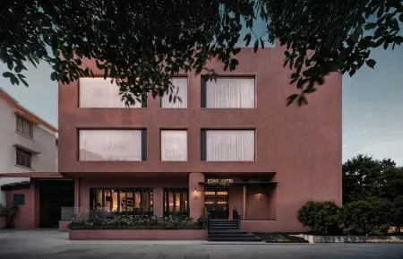 RONG·Unique Hotel Отели рядом с достопримечательностью «Guilin University of Science and Technology»