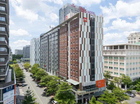 Ibis Saigon South Отели рядом с достопримечательностью «Выставка и конвенционный центр Сайгон»