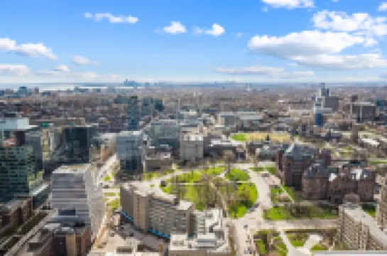 บูราโน คอนโดส์ ใน ดาวน์ทาวน์ โตรอนโต