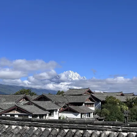 Panoramic View of Snow Mountain in Shanye Rizhao Jinshan (Lijiang Ancient City Branch)