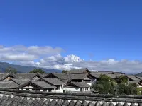 Panoramic View of Snow Mountain in Shanye Rizhao Jinshan (Lijiang Ancient City Branch) - Romantic