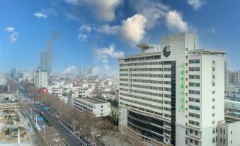 DREAM HOTEL