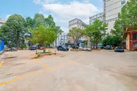 Vienna Hotel (Xuanwei Meihuan Square Branch) - parking