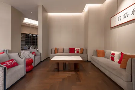 Haiwei International Resort Hotel Отели рядом с достопримечательностью «Kunming Xishan Scenic Resort»