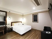 Mind Hotel Hotels near Mario Outlet
