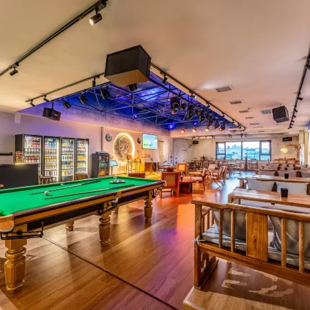 Qingmo Nianhua Youth Hostel (Huimin Street Bell and Drum Tower Subway Station Branch)