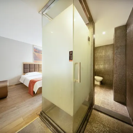 Yuecheng Express Hotel (Dongxing National Gate Port)