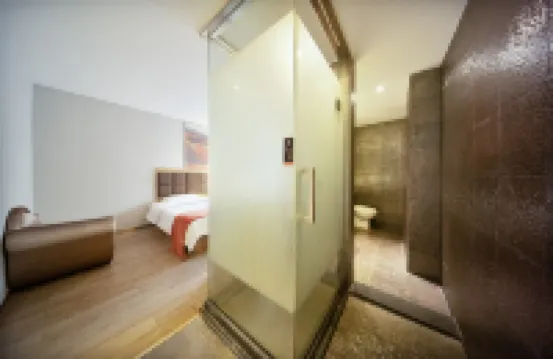 Yuecheng Express Hotel (Dongxing National Gate Port)