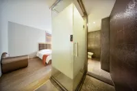 Yuecheng Express Hotel (Dongxing National Gate Port)