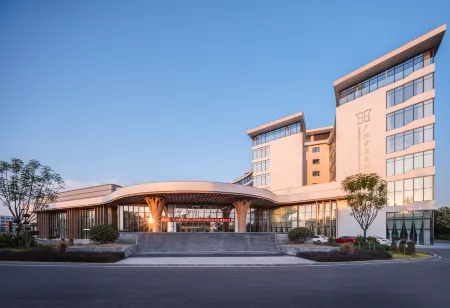 EXHIBTION INTERNATIONAL HOTEL GUANG HAN Отели рядом с достопримечательностью «Jinyan Square»