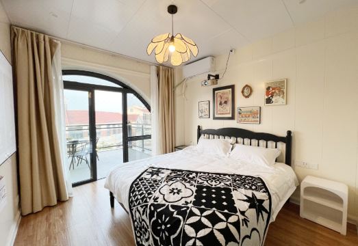 Luyu Hotel의 깔끔하고 모던한 객실 사진