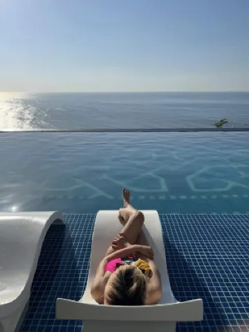 Apec Desert Long Beach Retreat