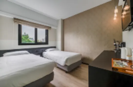 CHECK inn Express Kaohsiung Love River