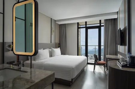 Hotel Santika Premiere Padang