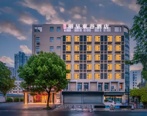 Rezen Dong Hotel (Wuxi Taihu Yuantouzhu Scenic Area Binhu MixC Mall) - 4-Star