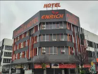 Enrich Hotel Setia Alam Hotel dekat Setia City Mall