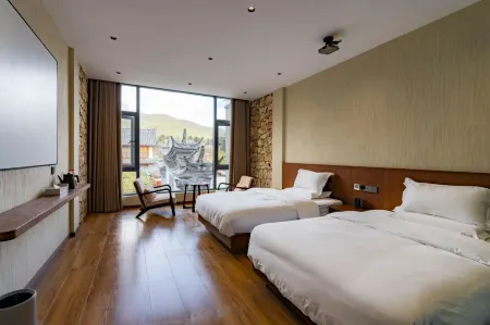 Yulong Xuelu Shiyu Homestay Отели рядом с достопримечательностью «Yuzhu Qingtian Scenic Resort»