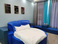 Heqing Xiyi Qianxun Hotel