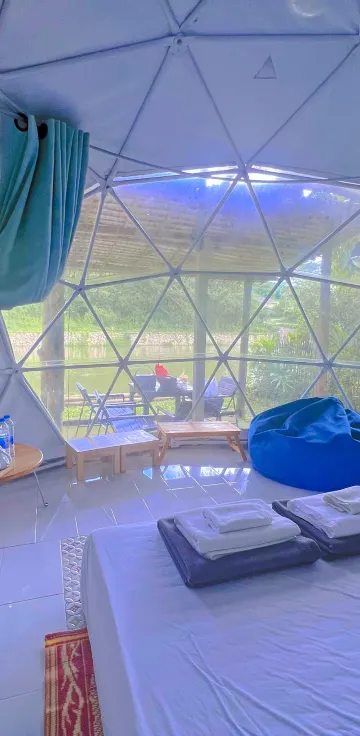 เต้นท์โดมริมแม่น้ำ