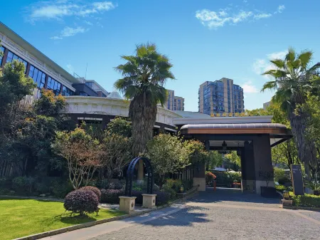 Royal Grace Hotel Optice Valley Wuhan Отели рядом с достопримечательностью «Wuhan Huaxia Institute of Technology»