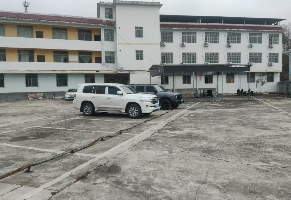 쓰촨 웨시 지역의 도시 풍경을 담은 이미지