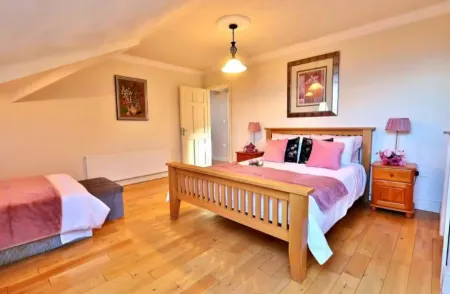 The Cliffs of Moher Holiday House Отели рядом с достопримечательностью «Rathbaun»