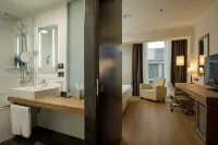 DoubleTree by Hilton Milan Hotels in Certosa