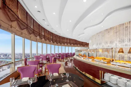 Enlux Hotel (Daming Lake Quan City Plaza) Отели рядом с достопримечательностью «Tianqiao Gymnasium»