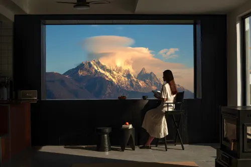 閱時·麓鳴山贊LumingHeights｜IMAX電影畫框·日照金山攬景民宿