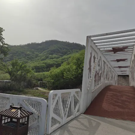 Luoshan Hejiachong Space Capsule Camping Hotel