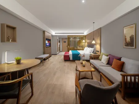 Luoyang Fumei Hotel (Longmen High-Speed Rail Station Sports Center Branch) Отели рядом с достопримечательностью «Luoyang New District Gymnasium»