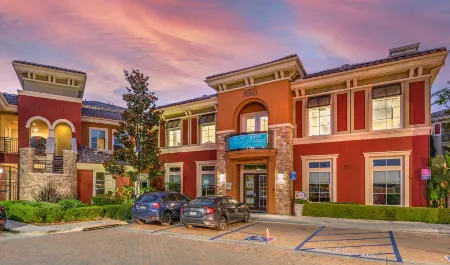 Luxury Haven Steps from Santa Ana Zoo & Cultural Gems