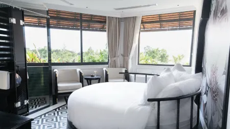 The City Boutique Hotel Отели рядом с достопримечательностью «Nhà thờ Phêro-Gx Tân mai»