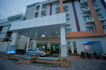 Hotel Derawan Indah Отели рядом с достопримечательностью «Парагола Батумианг»