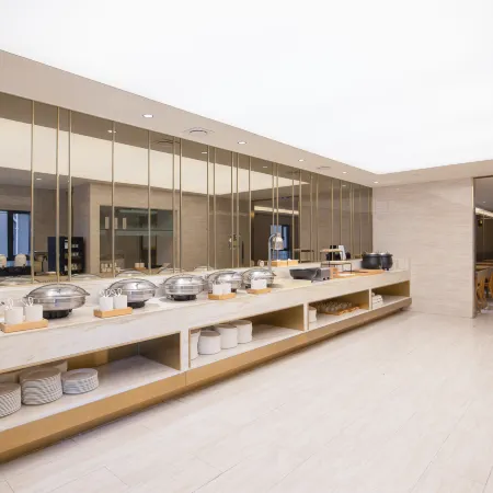 JI Hotel (Nanjing Ming Palace) Отели рядом с достопримечательностью «Музей Нанкина»