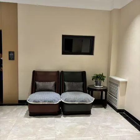Home Inn UP Huayi Smart Travel Hotel (Hami Railway Station Branch)