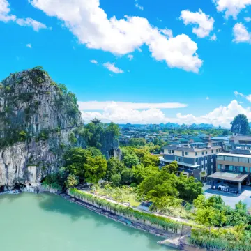 Fubo River Scenery. Resort Hotel by the Li River Отели рядом с достопримечательностью «Парк Fuboshan»
