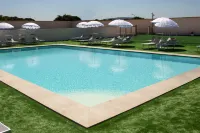 Bee Queen Hotel - Pool