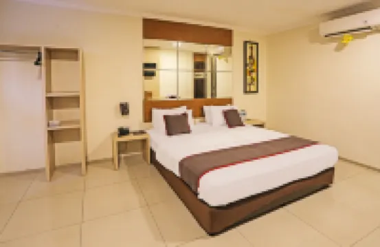 Super OYO Townhouse Oak Hotel Fiducia Serpong Hotels in North Serpong