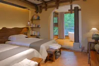 Zhuyuan Fort Homestay (Lion Pass Scenic Area Branch)